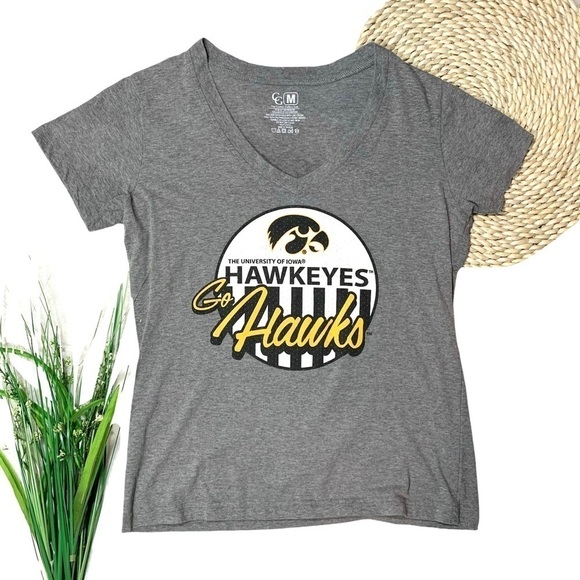 University of Iowa Hawkeyes Short Sleeve V-Neck Graphic T-Shirt Size Medium - Picture 2 of 13